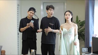 Gái Xinh Giả Mù Tóm Gọn Hai Tên Trộm Đồ Trong Vòng Một Nốt Nhạc