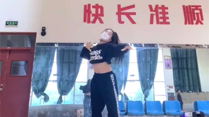 Friends A-Chui choreographer and photographer enlarge the chicken leg! 👔F426 👖kscape