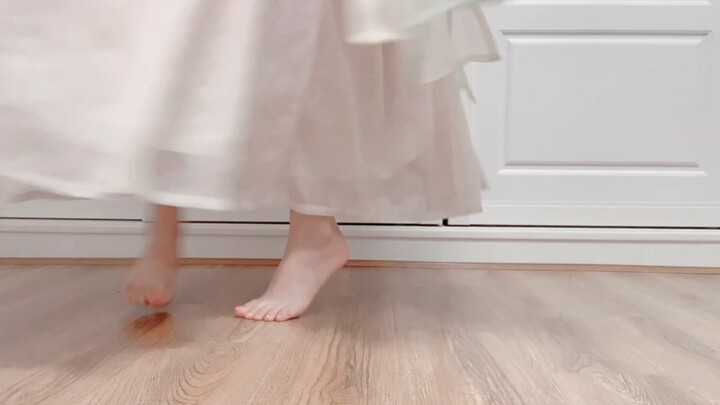 Once you’ve seen a girl’s feet, you’re on the hook!