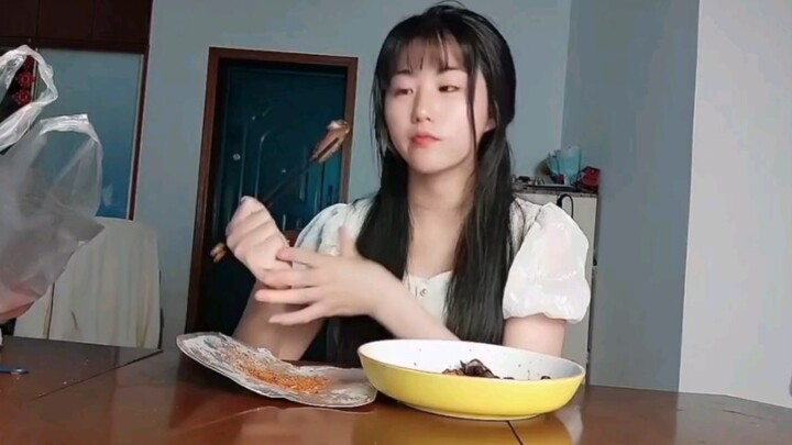 Không trở thành hình mẫu người chị lớn mà ngày bé vẫn mong đợi