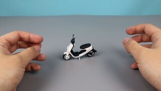 Mobil listrik rakitan yang saya beli seharga tiga yuan di pintu masuk sekolah dasar agak enak.