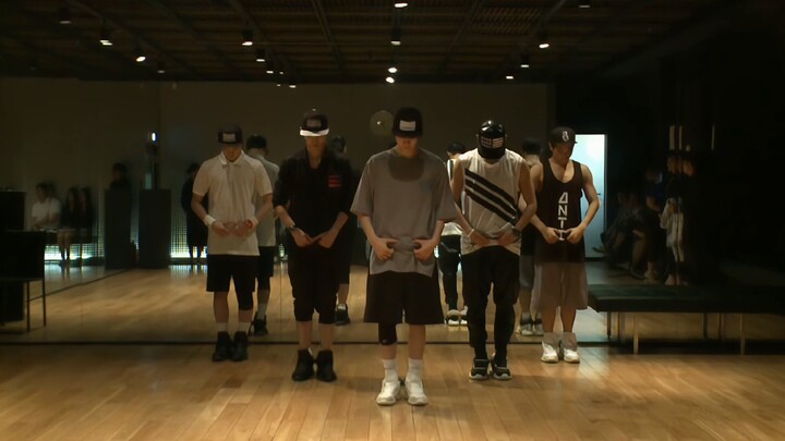 【Wang Yibo】UNIQ Private Collection Evolution Day 01 HD Remastered Version