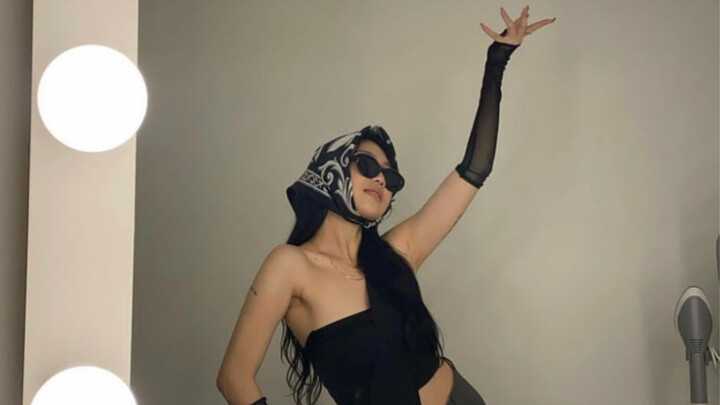 [Yongzhi berambut stroberi! Aku nggak boleh sampai melewatkan ini] Siapa yang lebih jago nge-dance D