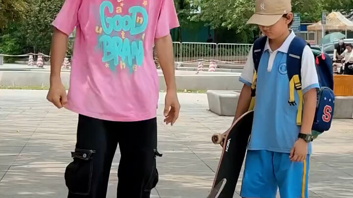 Ai ngờ đâu, bạn nhỏ đang “phong cách Versailles” đấy!