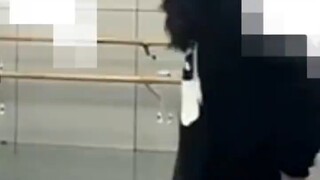童禹坤学校期末跳舞视频 ，又高又帅！楼外好拽一男的