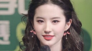 怎么敢呀，这可是18岁的刘亦菲啊！
