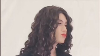 Làm sao anh ta có thể thích thú với Chị Ao cực kỳ thái quá?