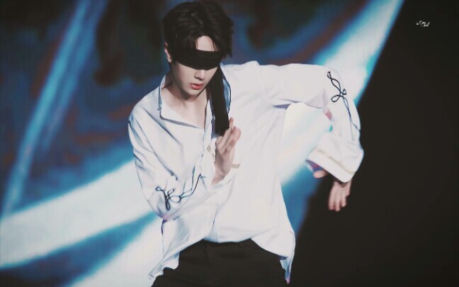 Wang Yibo web stage clip, God's children are dancing