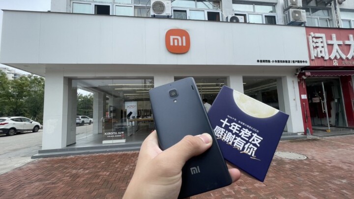 Khi bạn cầm chiếc Redmi 2A đến cửa hàng Xiaomi để nhận bánh trung thu…