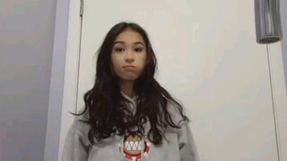 لماذا هناك فتيات يحببن ارتداء المقاسات الكبيرة؟