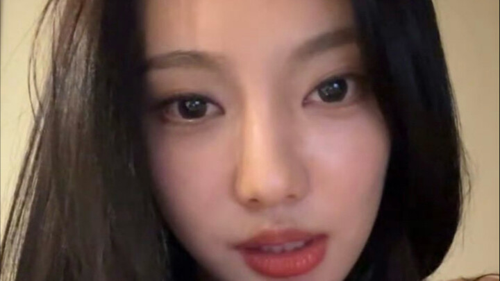 Ning Nio menampilkan solo vokal untuk lagu Ketchup and Lemonade + Daun Jatuh Kembali ke Akar + We Be