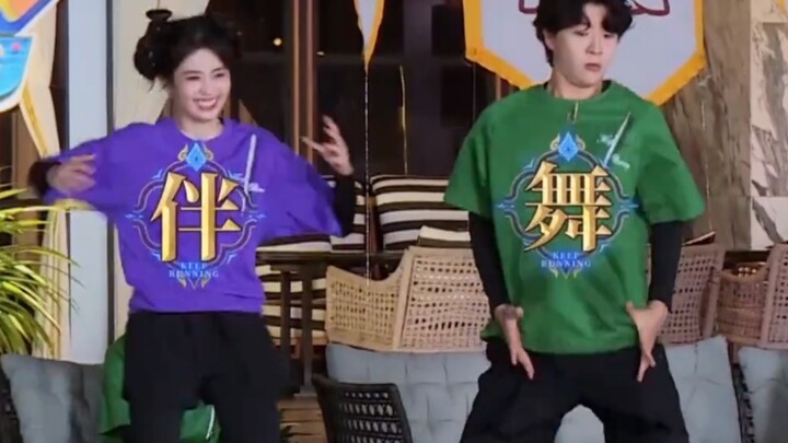 【Bai Lu & Fan Chengcheng】“Bai Lu, Bai Lu” “Di mataku tak ada yang lain, di sekelilingku hanya ada ka