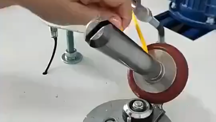 Kalau waktu kecil punya benda ini, aku juga nggak perlu sering jadi penyangga kabel lagi