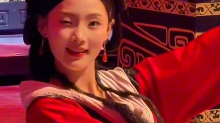 اليوم لا شيء أفعله سوى الجلوس في القاعات للاستماع إلى الأغاني! تقليد هاندان بلا هدف!