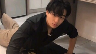 เพื่อนร่วมห้องกลับกลายเป็นคนที่มี 1 ล้านเหรอ?