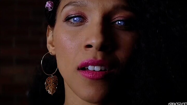 This young guy is just too handsome—so handsome that he literally stunned the nurse into unconscious