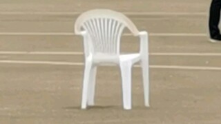 航展上充满抛瓦的椅子