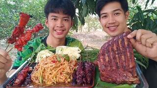 ส้มตำตับย่าง ซี่โครงหมูหมักพริกไทยดำ หอมหวนชมหิว.