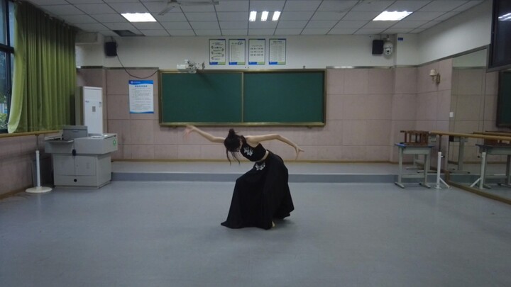 傣族舞《傣》 中职学前教育专业学生  21.1 蒋文君教室练习