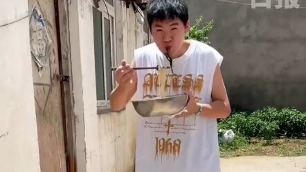 He’s nailed the essence of Henan people! A young man from Zhejiang spends his summer vacation at his