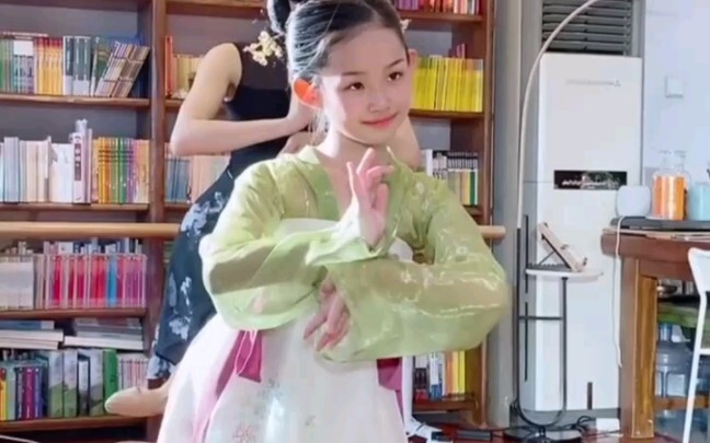 The milky Ling'er is already an 11-year-old fairy @古金灵