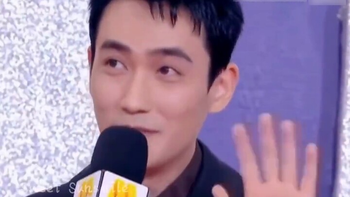 Hahahaha thanks for the photography! ! 360 degree view of Long Ge's charm!