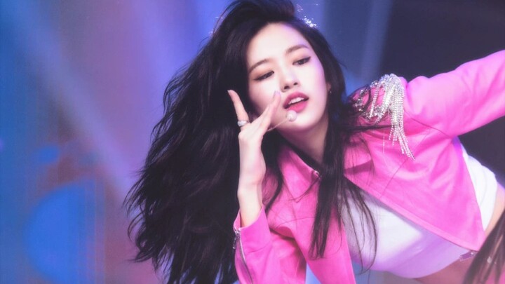 You! Are! My! God! Ahn Yujin – LOVE DIVE on Inkigayo: 4K Ultra-Clear, Up-Close, Straight-On Cam