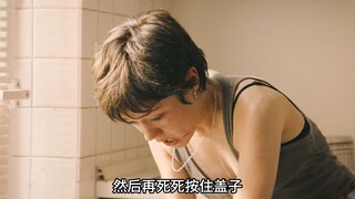 一只虫子钻进女孩的嘴中，却无人救援，结果靠夹子逃过一劫！