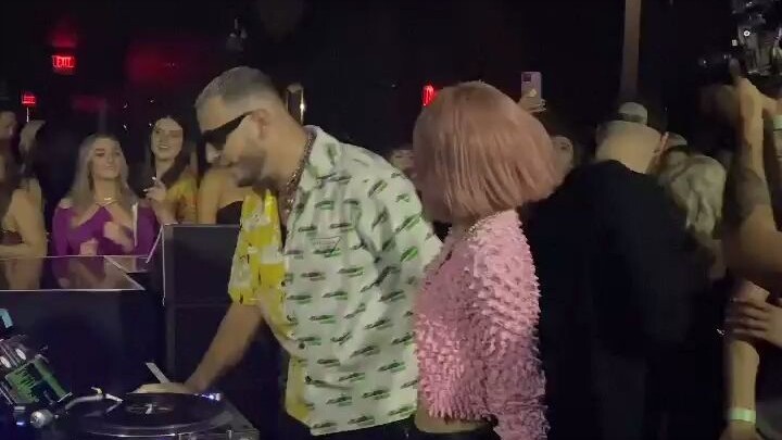 Thành viên Lisa của BLACKPINK vừa cổ vũ DJ Snake trong buổi biểu diễn tại Las Vegas!