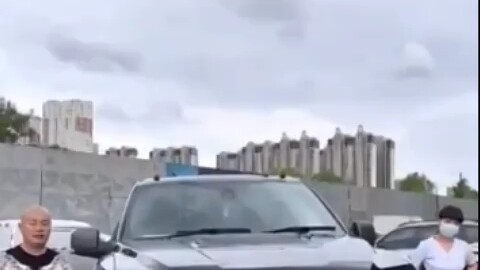 The Story of a Top Fan “Sponsoring” a Married Couple