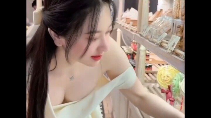 beli cemilan dulu yaa🤭😜☺