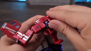Hold the classic in your hands! JD01 Mini Classic Optimus Prime Play and Share