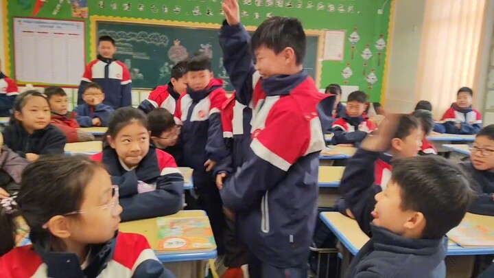 Những gì các bạn ra sức giành giật chính là thứ cô ấy kiên quyết bảo vệ cho các bạn.