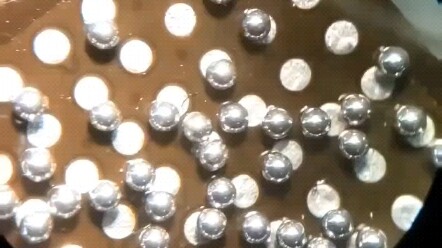 ซ่อมการ์ดจอโดยใช้มือเปล่าในการวางลูกบัดกรี