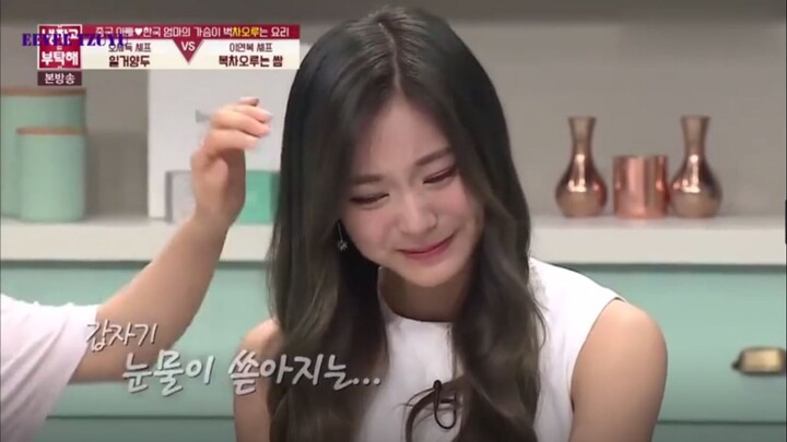 [Zhou Ziyu] "Zhi Xiao onni, I want to ask you, do you still love me? I remember loving you deeply."