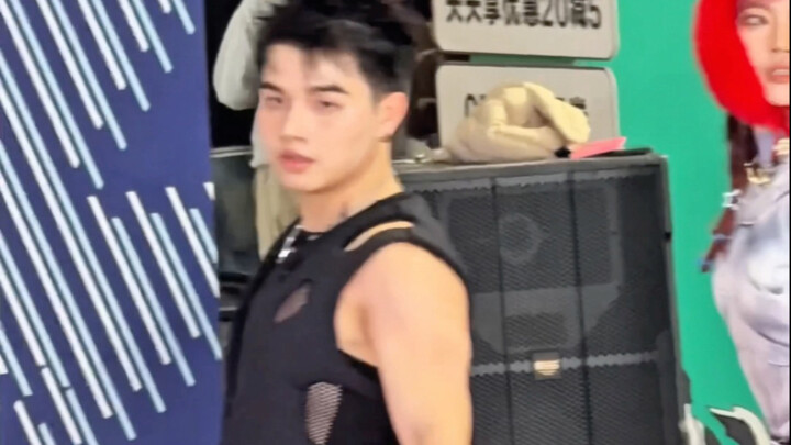 Bintang jatuh yang meraih hadiah pertama saat pergantian tahun