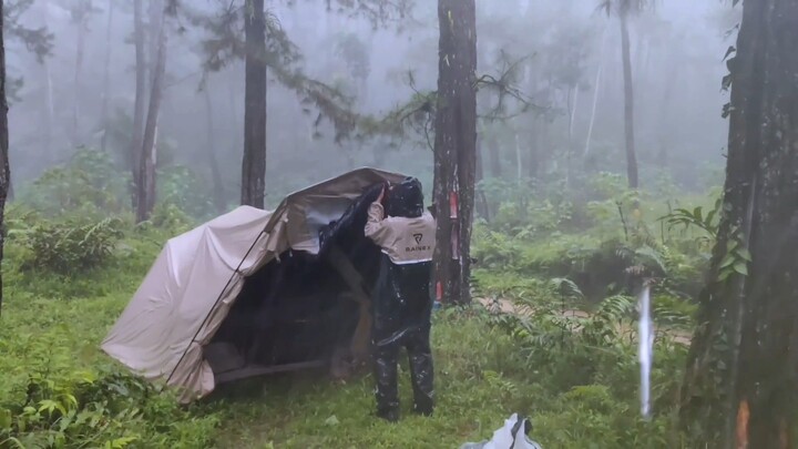 camping in heavy rain⛈️