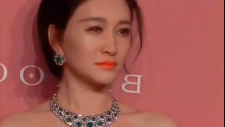 Dewi tetaplah dewi, wajah memesona di masa kejayaan: Li Xiaoran.