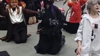 [Liuzhou AD25 Menari dengan/cos shu] Pembawa berita agak gugup. . .