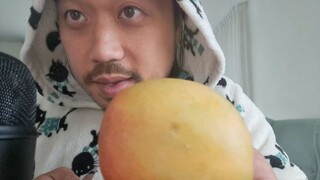 ASMR MANGO (EATING SOUNDS  & ASKING RANDOM QUESTIONS)