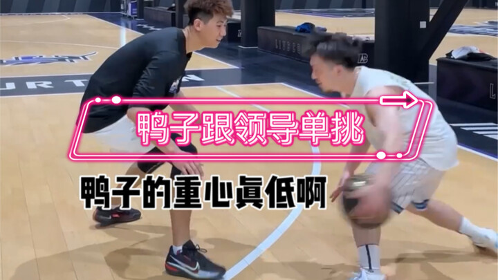 มาทำงานที่นี่มานานแล้ว เพิ่งจะได้ดวลตัวต่อตัวกับหัวหน้าเป็นครั้งแรก ผมจำได้แค่ว่าวันนั้นฝนตกหนักมาก 