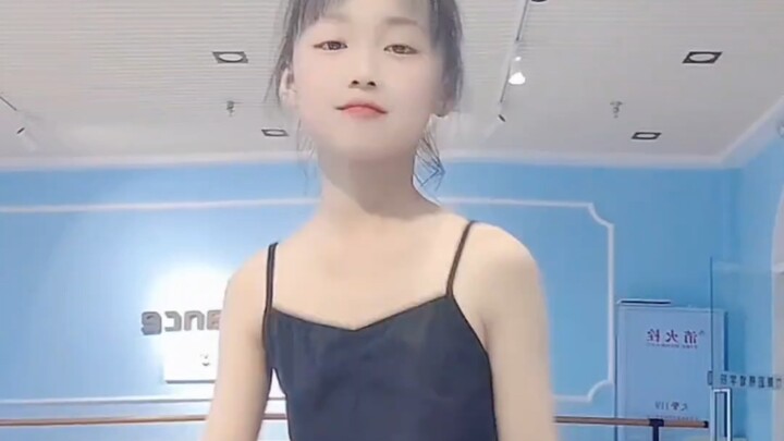 Tuyển tập vũ đạo hiện đại của bé gái