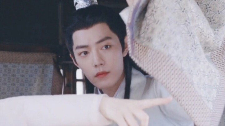 Shi Ying is very handsome, celestial, and proud. When he cries, he makes people feel so fragile. It'