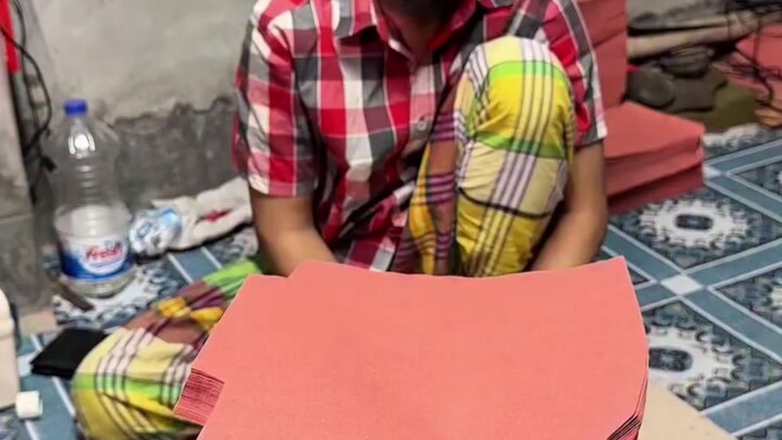 Công nhân Ấn Độ - Cách hoàn thành 100 phong bì chỉ trong 3 phút