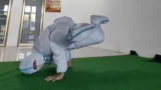 بمجرد رفع الحظر، سأخرج إلى الشارع وأرقص بشكل محرج (لن أرقص اليوم بملابس الدريبل).