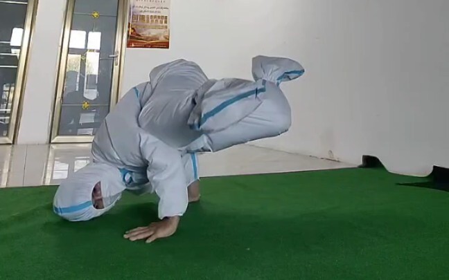 รอจนปลดล็อกแล้ว ฉันจะวิ่งออกไปเต้นกลางถนนเลย (วันนี้ไม่เต้นด้วยชุดดริลนะ)