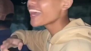sangking perdemek nya ini Abang sampai aspal pun salting sama dia😂😂😂