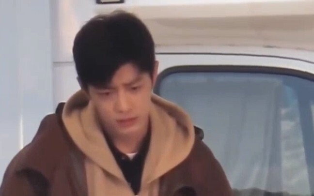 【Xiao Zhan】Sheng Yang bertarung melawan saingan cintanya, “menendang sekali dengan penuh gaya”