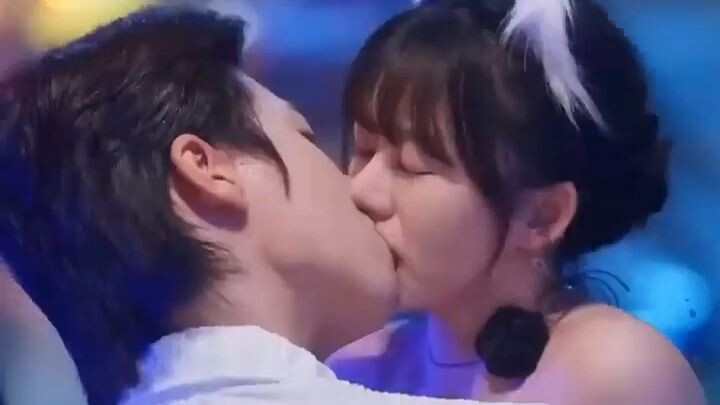 ความรักลับๆ หลังแต่งงานของคุณเฮ่อ