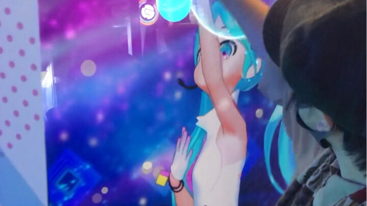 Hatsune Miku trên màn hình lại đang dạy tôi nhảy! [Trải nghiệm thử game âm nhạc mới của TAITO] Tetot